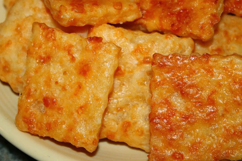 Garlic-Asiago-Cheddar- Cheese Crackers